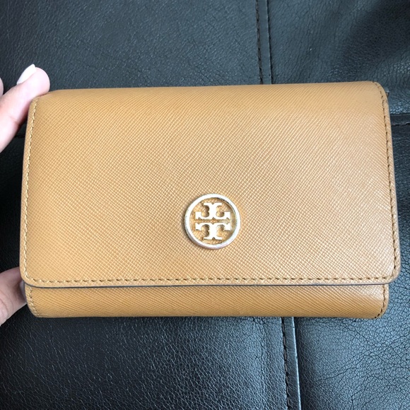 tory burch robinson medium